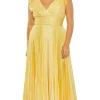 Mac Duggal Long Plus-Size Formal Dress 77006